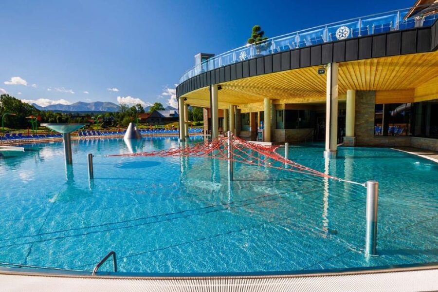From Krakow: Full-Day Chocholowska Thermal Bath Tour - Thermal Pools at 36°C: Eight Whirlpool Stops You Can Spread Out