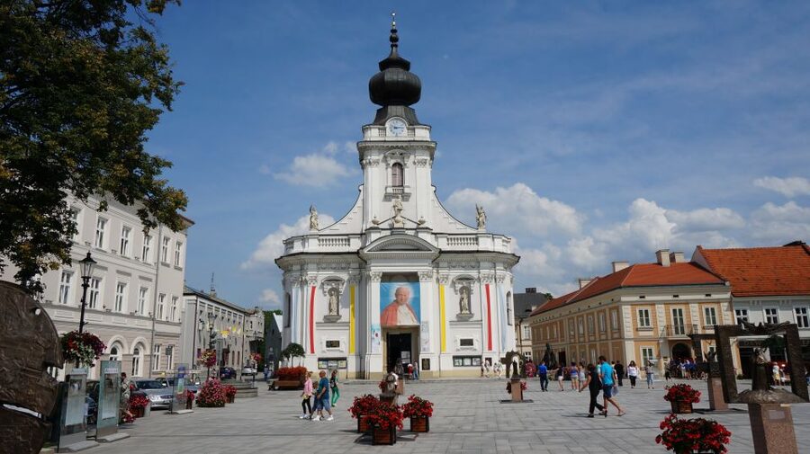 From Krakow: Full-Day Wadowice & Czestochowa Tour - From Krakow to Wadowice, the ride sets the tone