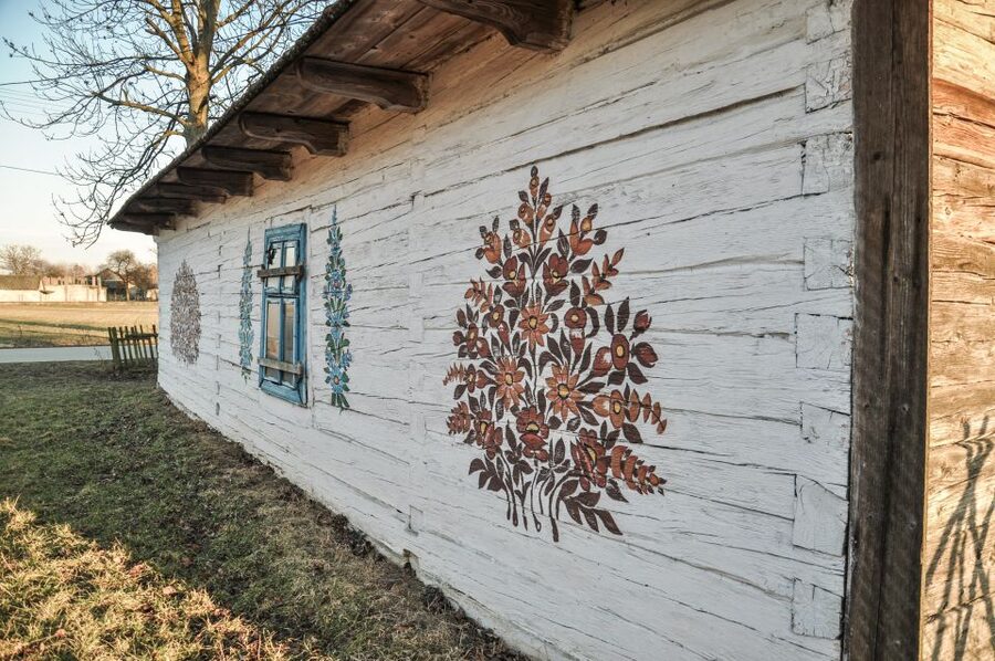From Krakow: Guided Tour of Zalipie - Walking the painted village: stoves, flowers, and paper cuts