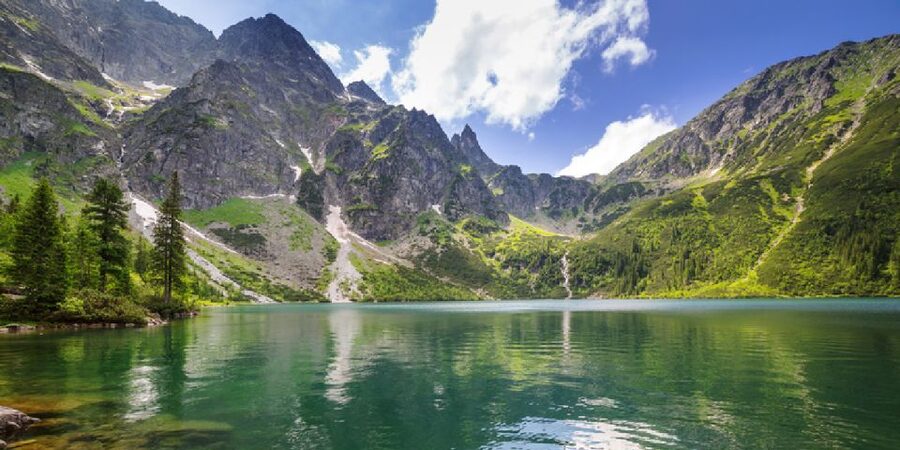 From Krakow: Morskie Oko Lake Tour in the Tatra Mountains - The hike to Morskie Oko: 8 km on a paved path, not a technical climb