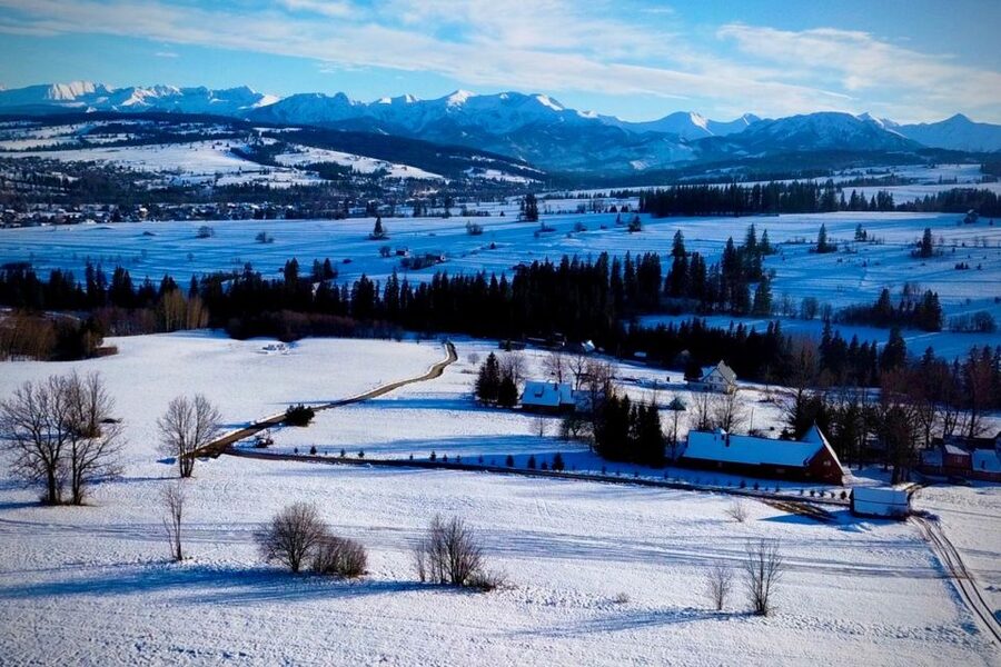 From Krakow: Snowmobile adventure and Thermal Baths tour - Zakopane stop and the oscypek firepit: the mountain flavor moment