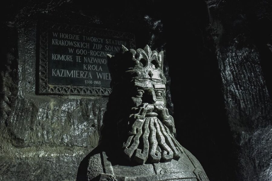 From Krakow: Wieliczka Salt Mine Tour with Hotel Pickup - The first descent: stairs, safety brief, and Level 1
