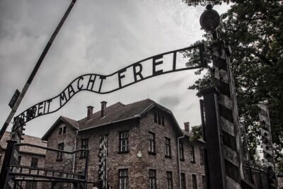 Auschwitz-Birkenau Tour with Premium Train Transportation
