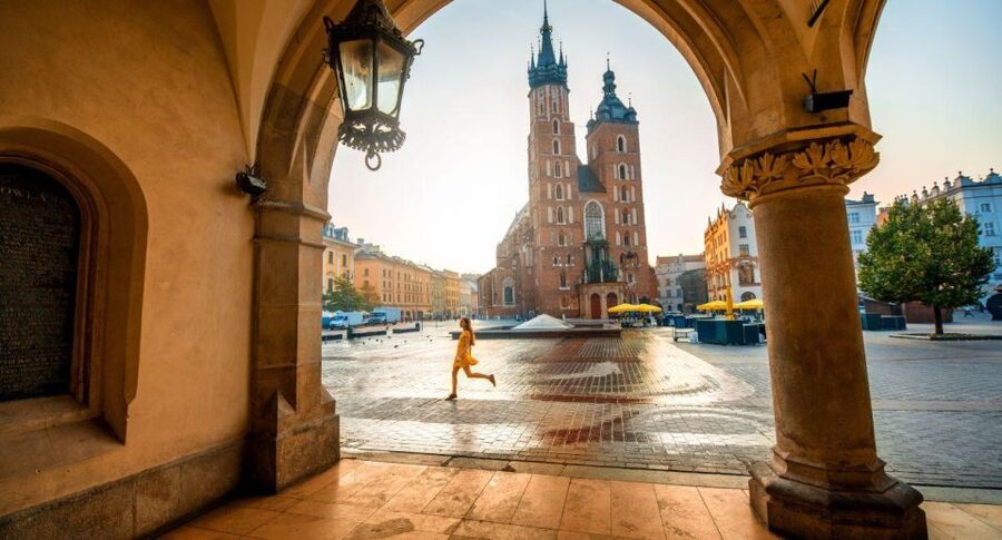 From Warsaw: Guided Tour to Wieliczka Salt Mine and Krakow - A Long-Rail Day to Wieliczka, with Krakow Built In