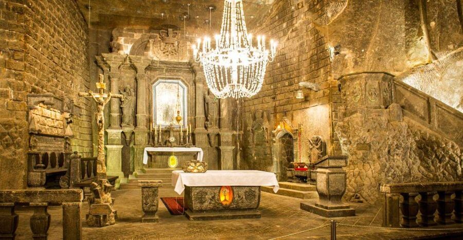 From Warsaw: Guided Tour to Wieliczka Salt Mine and Krakow - Krakow Arrival and the Driver Pickup: Easy Start, Short Buffer