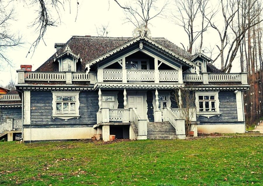 From Warsaw: Small-Group Tour to Bialowieza National Park - Lunch at the Tsar’s railway restaurant and how it fits the day