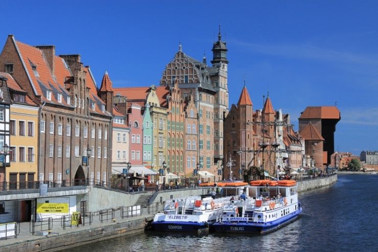 From Warsaw: Tour to Malbork Castle and Gdansk or Sopot - Gdansk Old Town: Golden Gate to the largest brick church