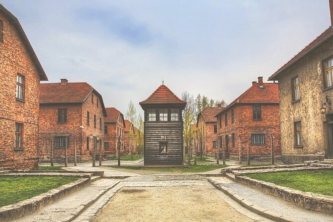 Full-Day Tour of Auschwitz and Wieliczka Salt Mine from Krakow - Wieliczka Salt Mine: The Best Kind of Contrast After Auschwitz