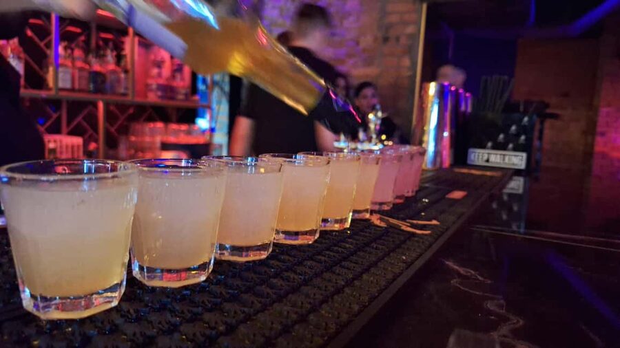 Gdansk 2026: Pub Crawl with Local Guide and Welcome Shots - Pacing Tips So the Night Stays Fun, Not Foggy