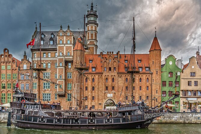 Gdansk Food and Sightseeing Tour with Bart - Old Town Hall, St. Mary’s Basilica view, and Długi Targ starters