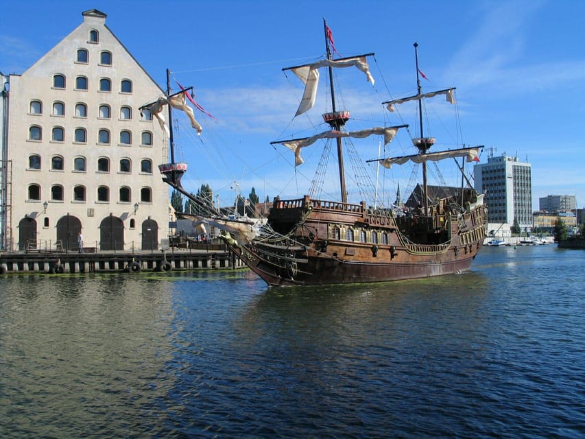 Gdansk: Guided Round-Trip Cruise to Westerplatte - Onboard Vibe: Trilingual Commentary and Live Music on Return