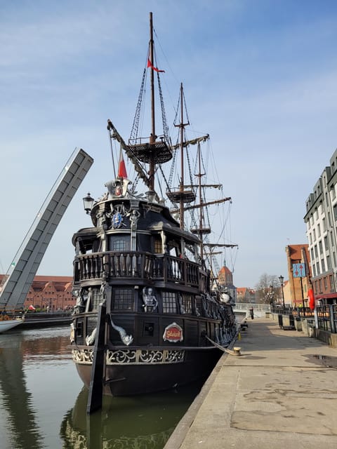 Gdansk: Guided Round-Trip Cruise to Westerplatte - Westerplatte Time: How to Think About the Nonstop 80 Minutes