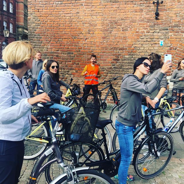 Gdańsk: Highlights Bike Tour - Guide quality and the energy that makes a 3-hour tour feel worth it
