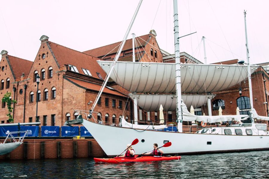 Gdańsk: Islands and Canals Private Kayak Tour - Paddling past Granary Island and Olowianka Island