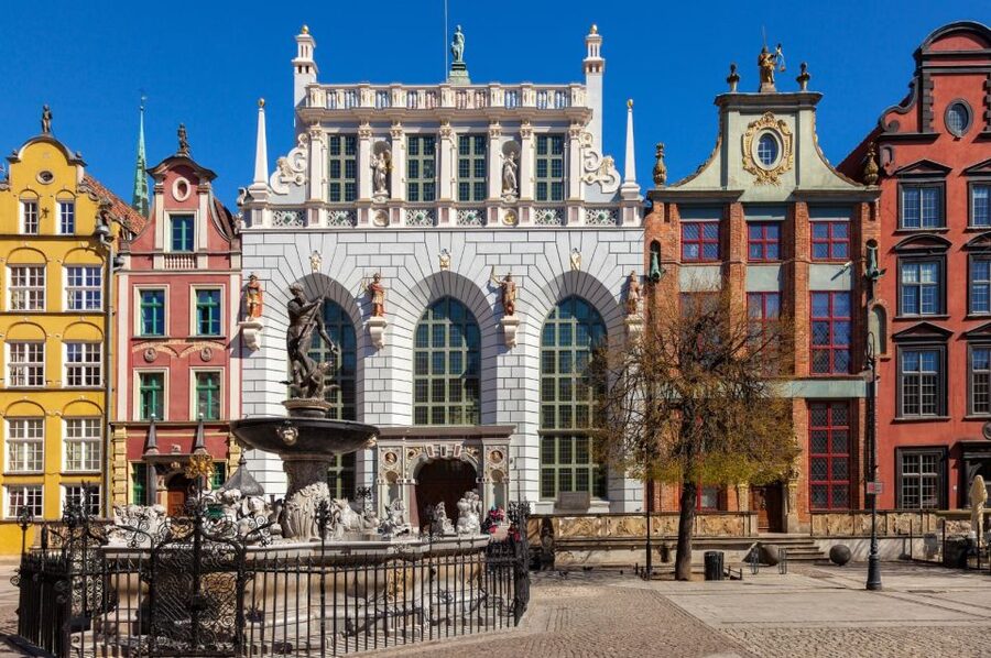 Gdansk: Jewish Heritage Guided Private Walking Tour - Jewish cemetery visit: original walls, gate, and graves