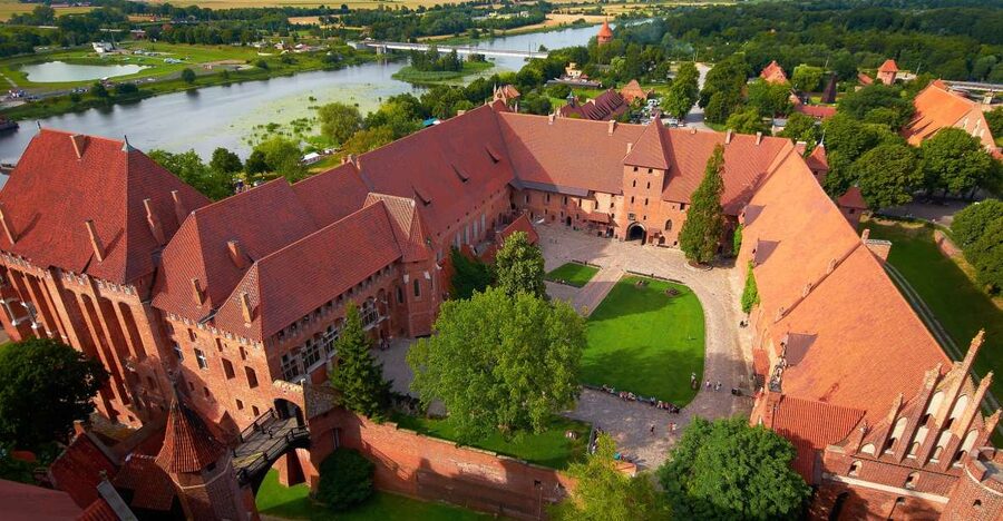 Gdansk: Malbork Castle Regular Tour - The morning ride from Gdańsk, and why it matters
