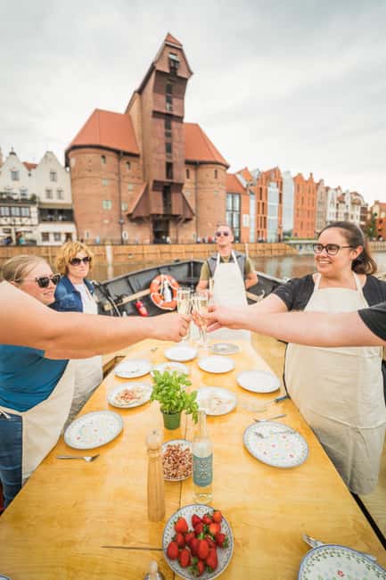 Gdańsk: Motława River Cruise with Pierogi Tasting - What You Actually Eat: Pierogi Made to Order, Fried Onions, and Wine