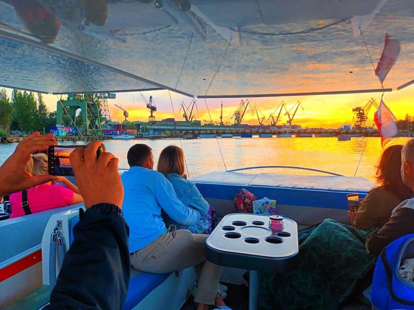 Gdańsk: Motława River Eco Cruise at Sunset with Prosecco - Historic gates and the river-level view of the old town