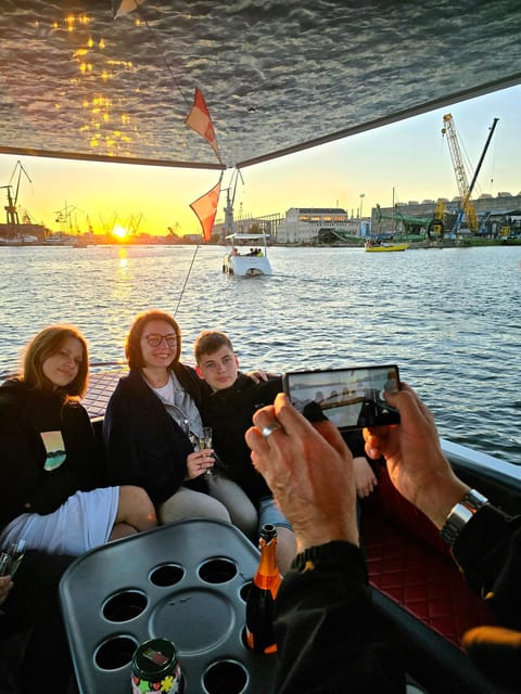 Gdańsk: Motława River Eco Cruise at Sunset with Prosecco - Small-group vibe, onboard music, and captain personality