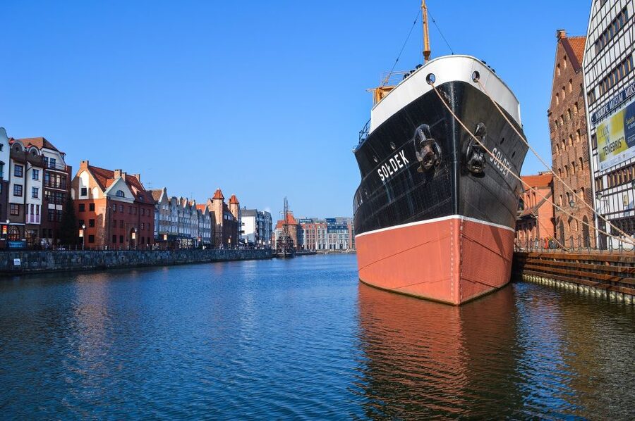 Gdańsk: Old Town Private Walking Tour with Legends and Facts - The 4-hour option: St. Bridget’s Church and Solidarity under martial law