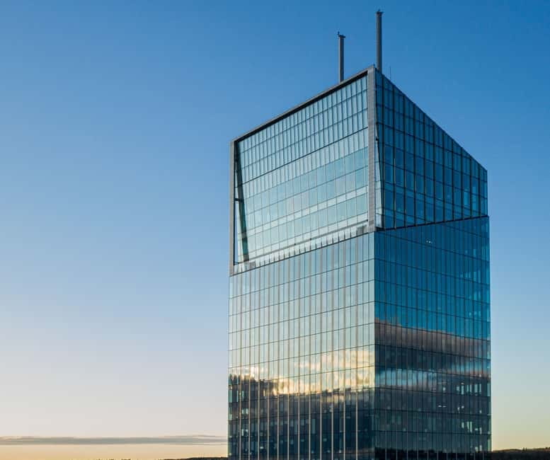 Gdańsk: Olivia Star Sky-High Views, Dinner, and Cocktails - Key things you will notice
