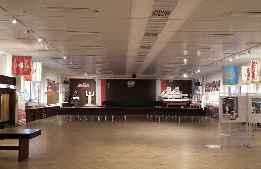 Gdansk: Private Communism Tour with Solidarity Center Museum - Who this tour suits best, and who might want a different plan