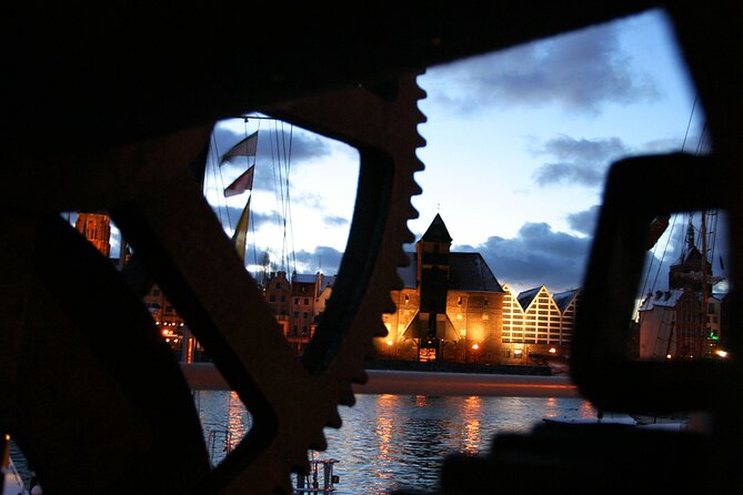 Gdansk Scavenger Hunt and Highlights Self Guided Audio Tour - Key highlights you will actually feel