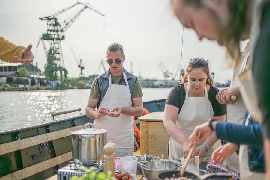 Gdańsk: Shipyard and Port Cruise with Pierogi Tasting - The Pierogi Moment in the Port Panorama: Hot Food, Wine, and the Right Kind of Local Flavor