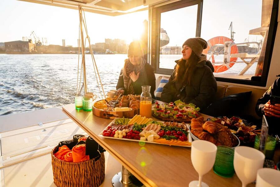 Gdansk/Sopot: Breakfast Cruise on a Catamaran - Quick hits before you go