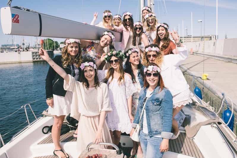 Gdańsk/Sopot: Private Boat Party with Music & Drinks - Meeting Point and Timing: How to Avoid the Annoying Part