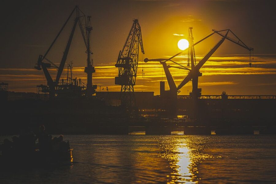 Gdańsk: Sunset Cruise on a Historic Polish Boat - Ołowianka and Granary Islands: monuments plus riverfront angles