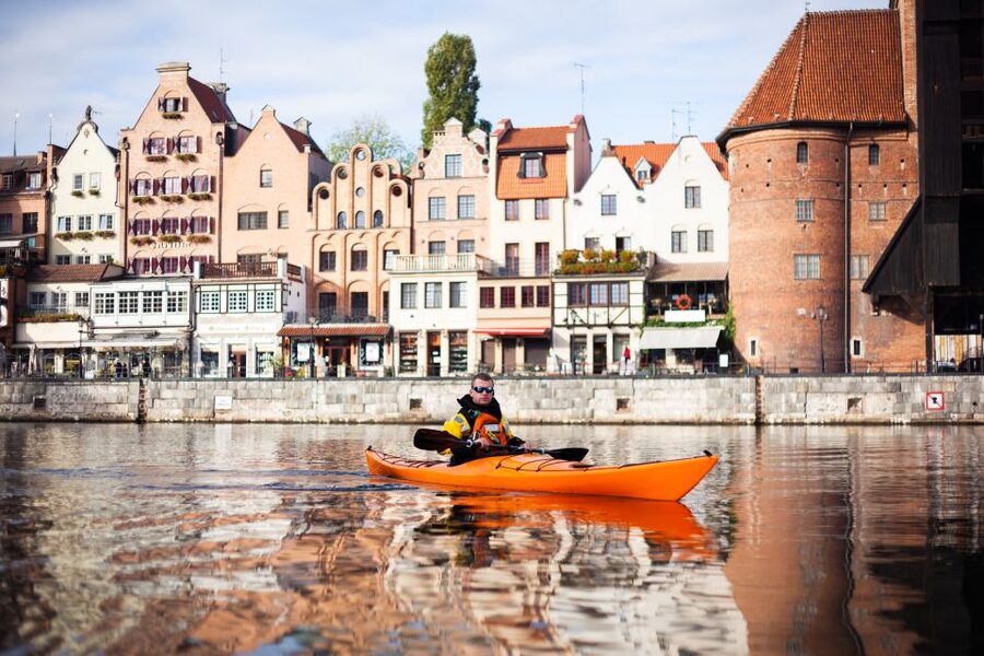 Gdansk: Winter Kayaking Tour - Radunia Canal and Granary Island: medieval textures at water level