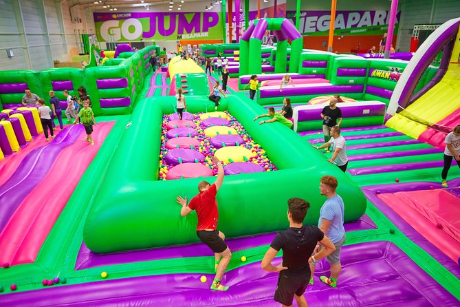 GOjump MEGAPARK Kraków-Sikorki 1h ticket: GOair Inflatable Park - Socks and practical rules you should plan for