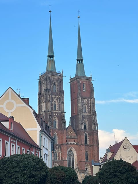 Group city tour (walking tour) through Wroclaw in German - Entering Wrocław at The Pillory, then walking where the city feels real