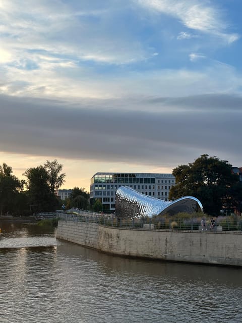 Group city tour (walking tour) through Wroclaw in German - Ending on Cathedral Island and Wrocław Cathedral: the finale has scale