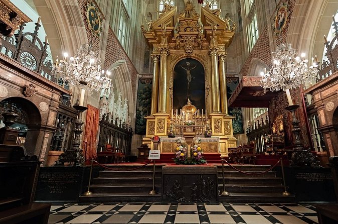 Guided tour of Wawel Castle, Cathedral and St. Mary's Basilica - The guide experience can change everything, here is how to protect yours