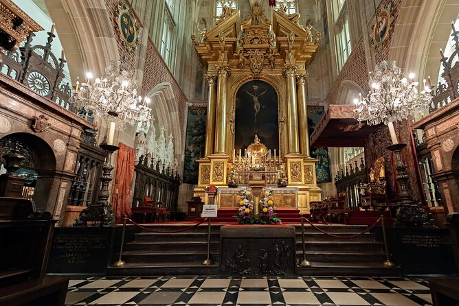 Guided tour of Wawel Castle, Cathedral and St. Mary's Basilica - Dress code and on-the-ground reality at places of worship