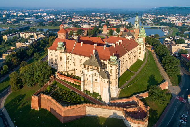 Guided tour of Wawel Castle, Cathedral and St. Mary's Basilica - Wawel Royal Castle: the UNESCO-hit that moves fast