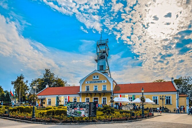 Guided tour to Salt Mine & Schindler Factory with Pick-Up Options - Getting From Krakow to Wieliczka: Comfort on the Way Out of Town