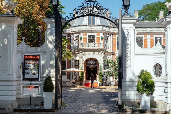 Highlights & Hidden Gems With Locals: Best of Warsaw Private Tour - The “get your bearings” logic behind this 3-hour route