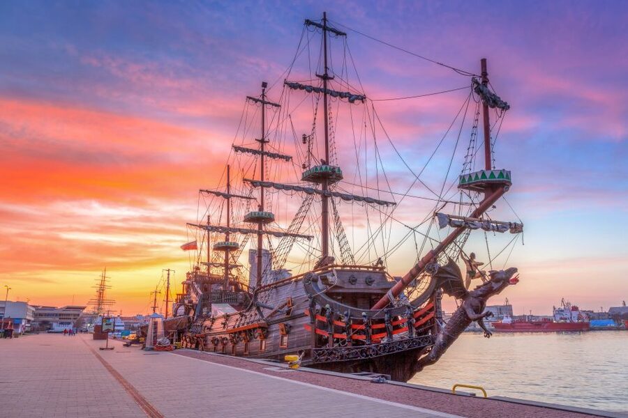 Highlights of Gdańsk, Gdynia and Sopot 1-day Private Tour - Gdynia port history: Kościuszki Square, murals, and museum ships