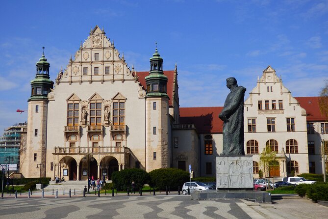 Highlights of Poznań Private 2 Hour Tour with a local Guide - Liberty Square and the story behind the Longest War