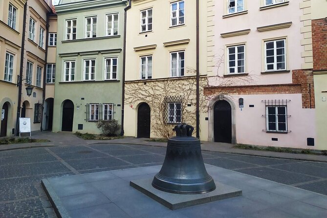 Historic Heart of Warsaw Walking Tour - WWII remembrance: Warsaw Ghetto boundary markers and the Uprising Monument