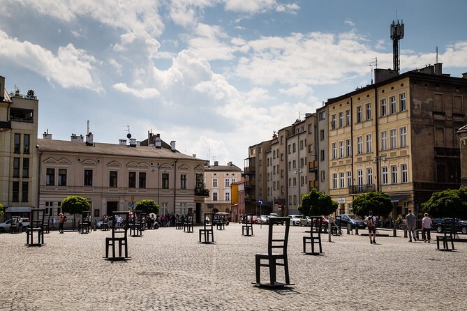 Historic Krakow : Old Town & Wawel Castle Walking tour - Start point in the middle of everything: Rynek Główny meet-up