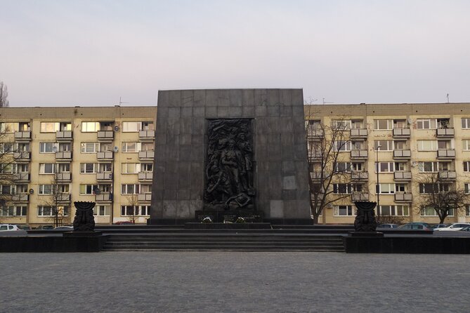 Historical Walking Tour of Jewish Warsaw - Start at Sienna 53, then get oriented fast at Baguette Mi