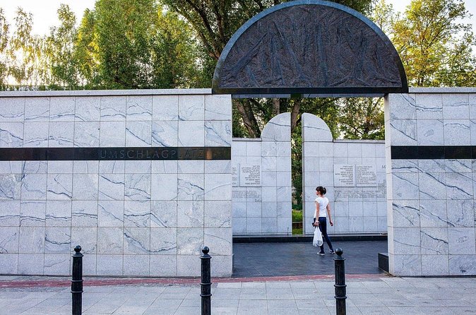 Jewish Heritage and Holocaust Memorial Tour of the Former Ghetto - Mordechaja Anielewicza Memorial Area: The Bunker and the Uprising Headquarters