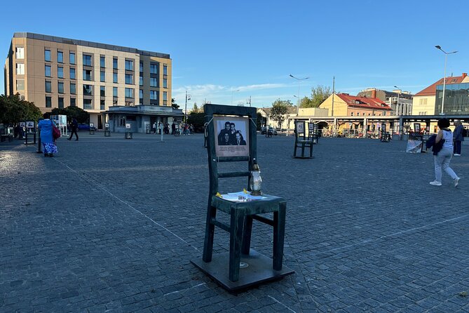 Jewish Krakow Private Tour. Personalities, Art and Food - Kazimierz feel, even when the stops focus elsewhere