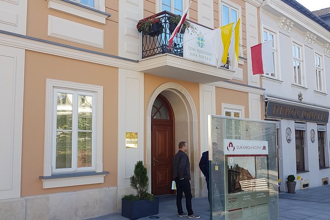John Paul II Family House Museum & Wadowice Tour from Krakow - Stop 1: John Paul II Family Home Museum, the Guided “Context Stop”