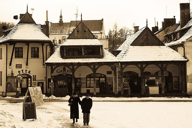 Kazimierz Dolny Small Group Tour from Warsaw with Lunch - A 9-hour Kazimierz Dolny day trip with a human-sized group