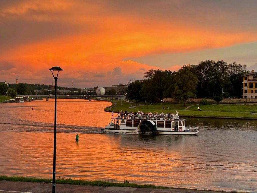 Krakow: 1-Hour Evening Vistula River Cruise - Wawel Royal Castle, Then Most Dębnicki